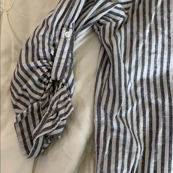 Button down - Picture 3 of 3